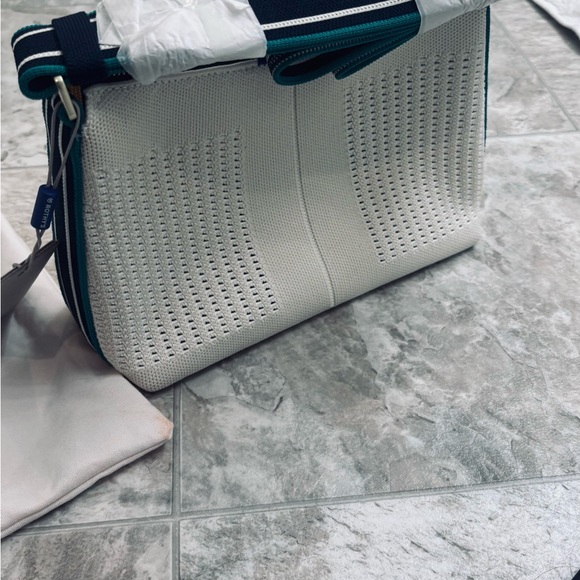 Rothy's White and Green Shoulder Bag with Textured Design - Picture 3 of 4